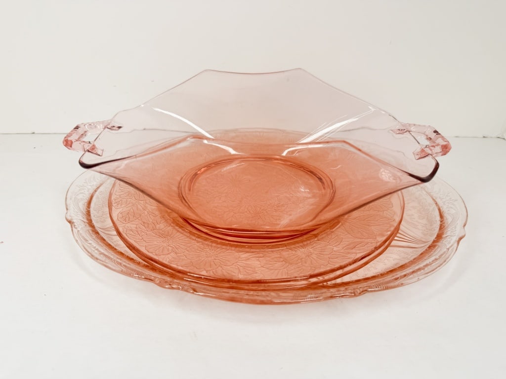 GROUP OF PINK DEPRESSION GLASS SERVING PIECES (1 of 3)
