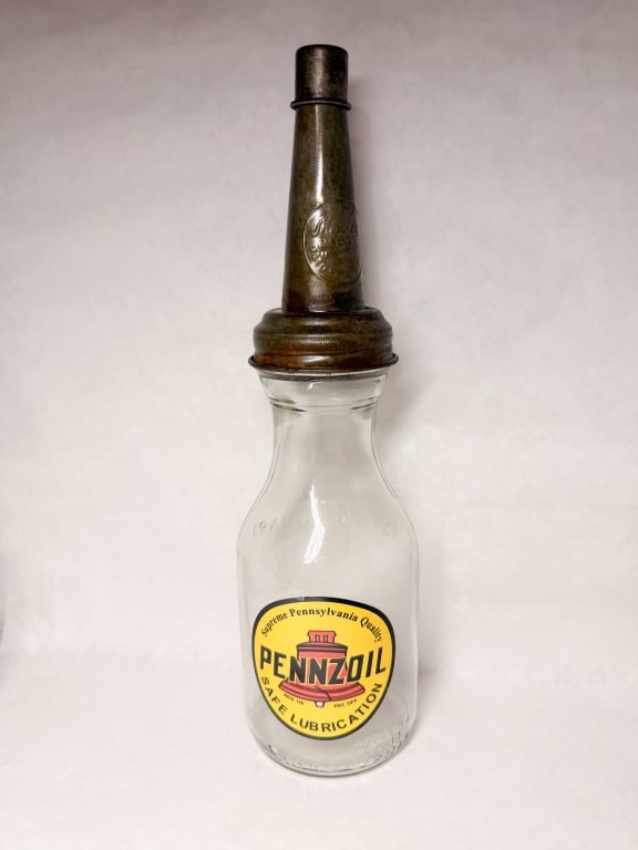HUFFMAN PENNZOIL GLASS ONE QUART OIL BOTTLE: Vintage one quart glass motor oil bottle featuring an applied color label for Pennzoil Safe Lubrication and a detachable metal pouring spout. The bottle shoulder is embossed ONE LIQUID QUART, while th