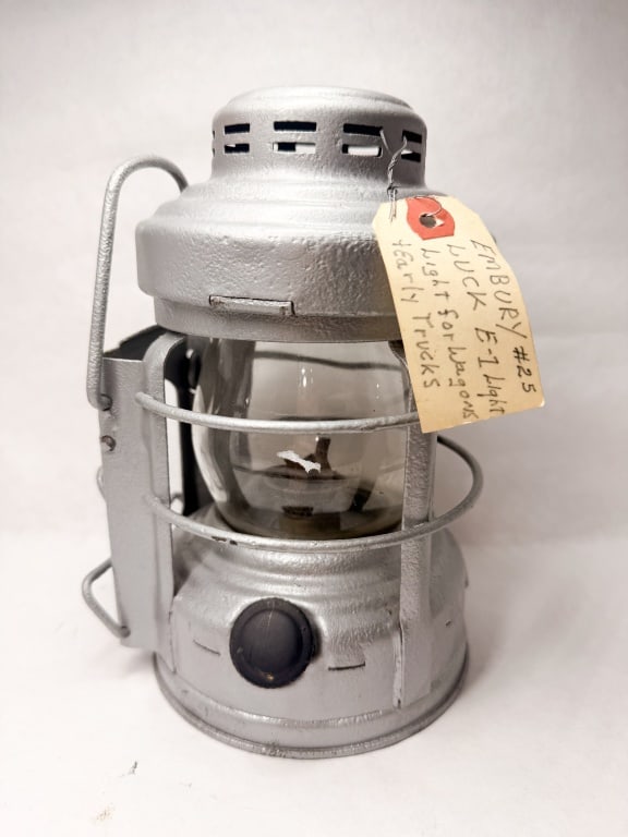EMBURY NO. 25 LUCK-E-LITE VEHICLE LANTERN (1 of 4)