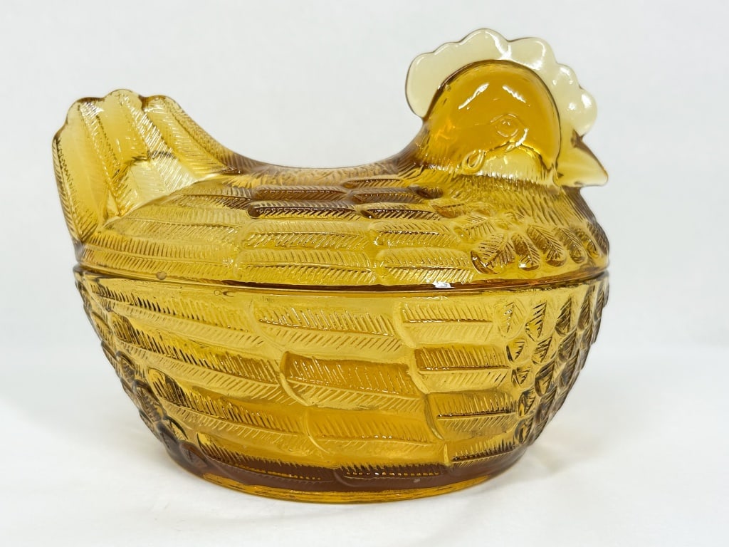 AMBER GLASS HEN ON NEST (1 of 7)