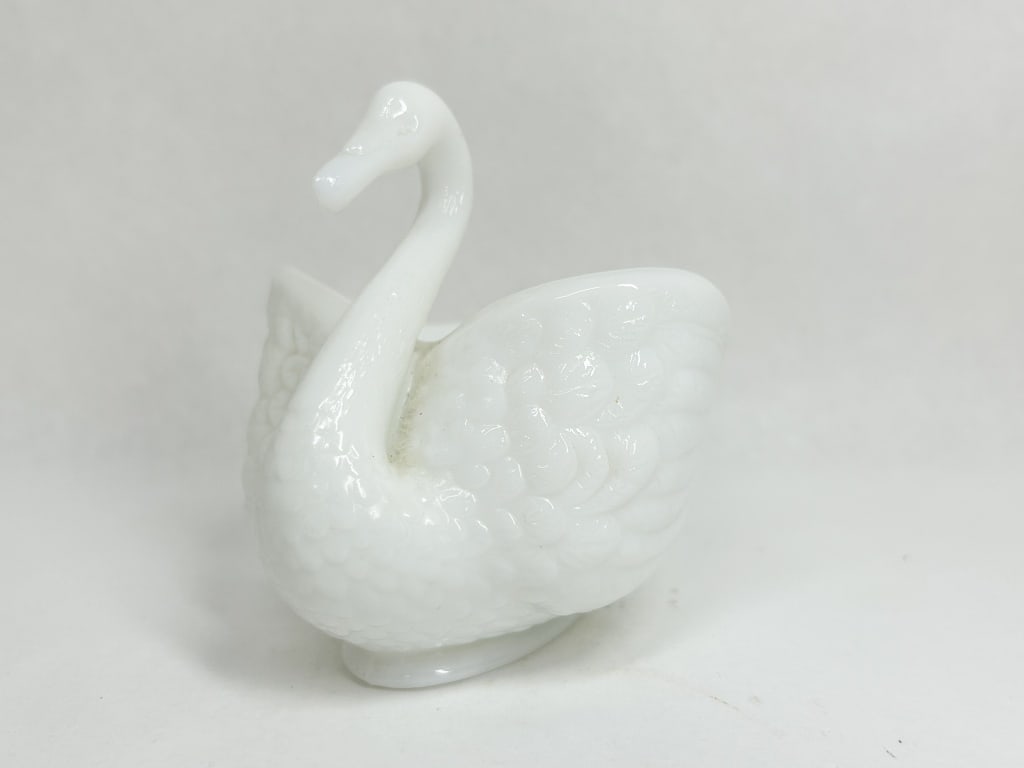 IMPERIAL MILK GLASS SWAN BOWL (1 of 6)