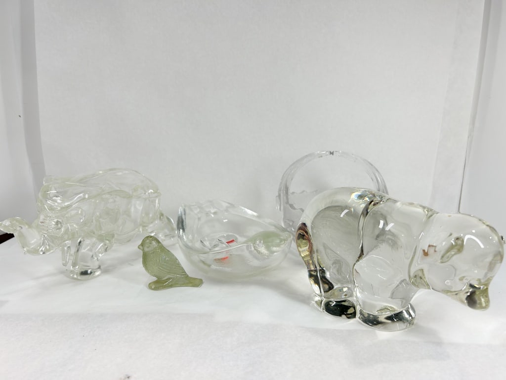 VIKING GLASS AND ART GLASS ASSORTMENT (1 of 8)