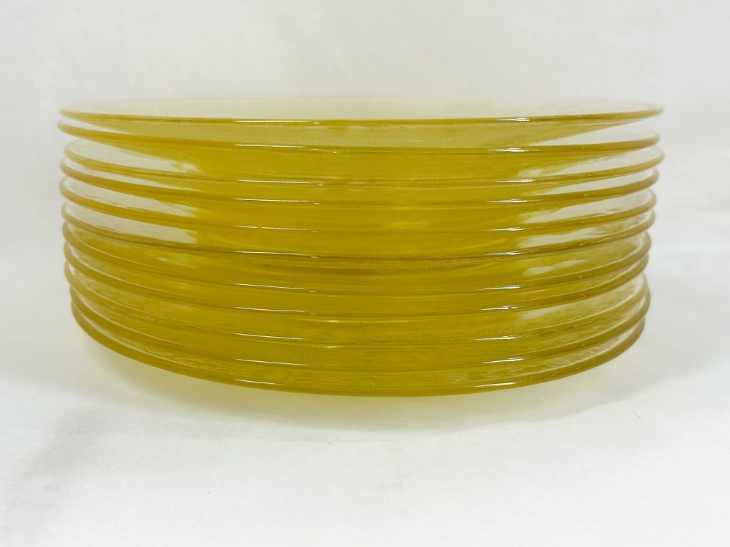 SET OF YELLOW DEPRESSION GLASS PLATES (1 of 6)