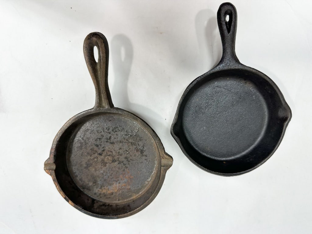 TWO VINTAGE MINIATURE CAST IRON SKILLETS (1 of 3)