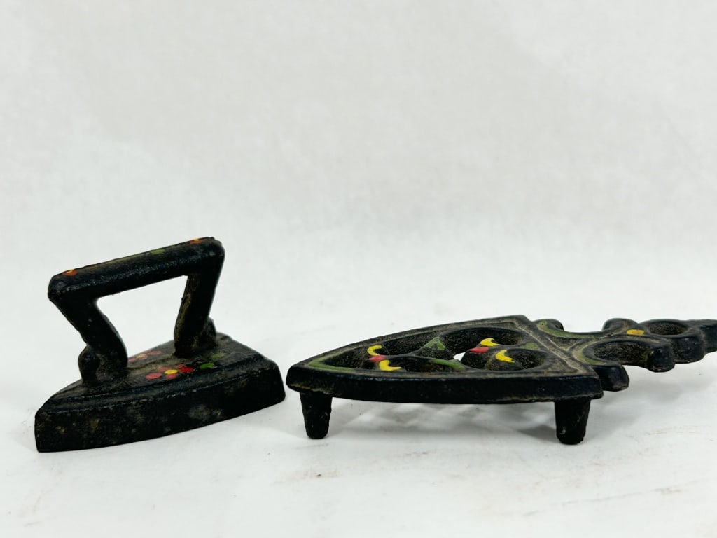 PAIR OF PAINTED CAST IRON MINIATURES (1 of 6)