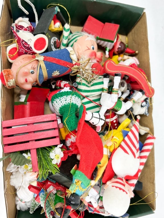 VINTAGE CHRISTMAS ORNAMENTS (1 of 5)
