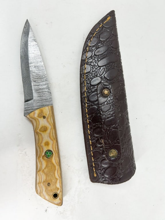 DAMASCUS STEEL DROP POINT HUNTING KNIFE (1 of 2)
