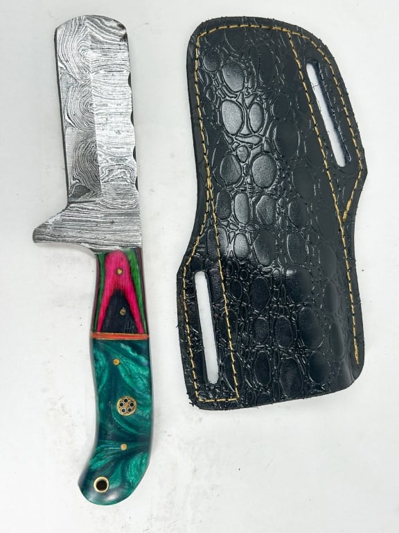 DAMASCUS STEEL BLUNT-TIP FIXED BLADE KNIFE: A fixed-blade knife featuring a pattern-welded Damascus-style steel blade with a rounded blunt tip and an integrated finger guard. The full-tang construction includes a multi-material composite handle