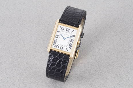 CARTIER TANK SOLO 18CT GOLD LARGE W/ GUARANTEE PAPERS REF. 2742 CIRCA 2014: CARTIER TANK SOLO 18CT GOLD LARGE W/ GUARANTEE PAPERS REF. 2742 CIRCA 2014, this watch is a ref. 2742 and is fitted with a rectangular dial with hour markers and hands. The 28x35mm 18ct gold case is