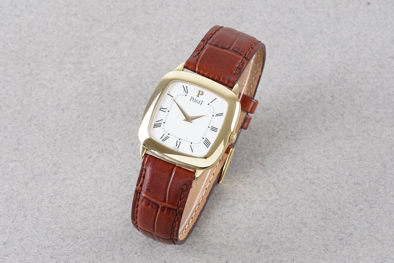 PIAGET 18CT YELLOW GOLD 'TV SCREEN' WRISTWATCH REF. 9928N: PIAGET 18CT YELLOW GOLD 'TV SCREEN' WRISTWATCH REF. 9928N, this watch is a ref. 9928N and is fitted with a rounded white dial with roman numeral hour markers and hands. The 30mm 18ct gold case is fitt