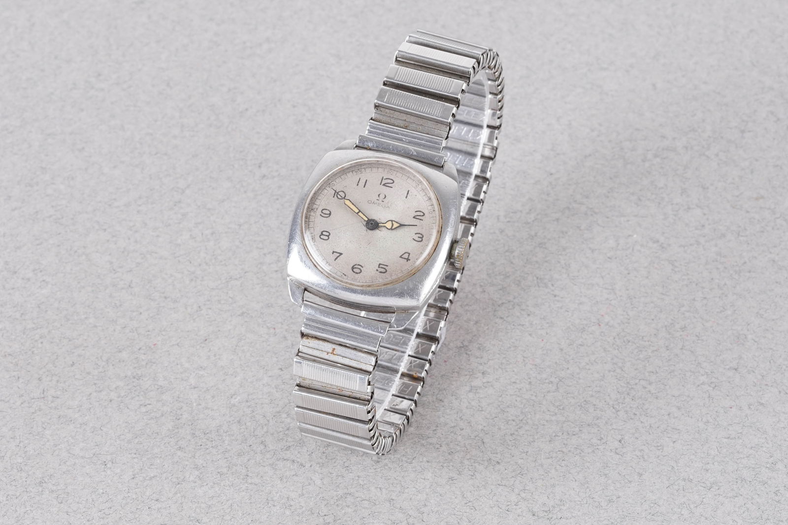 OMEGA CUSHION CASE WRISTWATCH CIRCA 1934 (1 of 4)