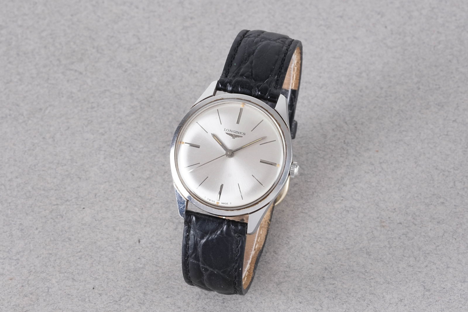 LONGINES DRESS WRISTWATCH: LONGINES DRESS WRISTWATCH, this watch is fitted with a circular silver dial with hour markers and hands. The 35mm stainless steel case is fitted with a Longines crown and a screw down case back. Insid