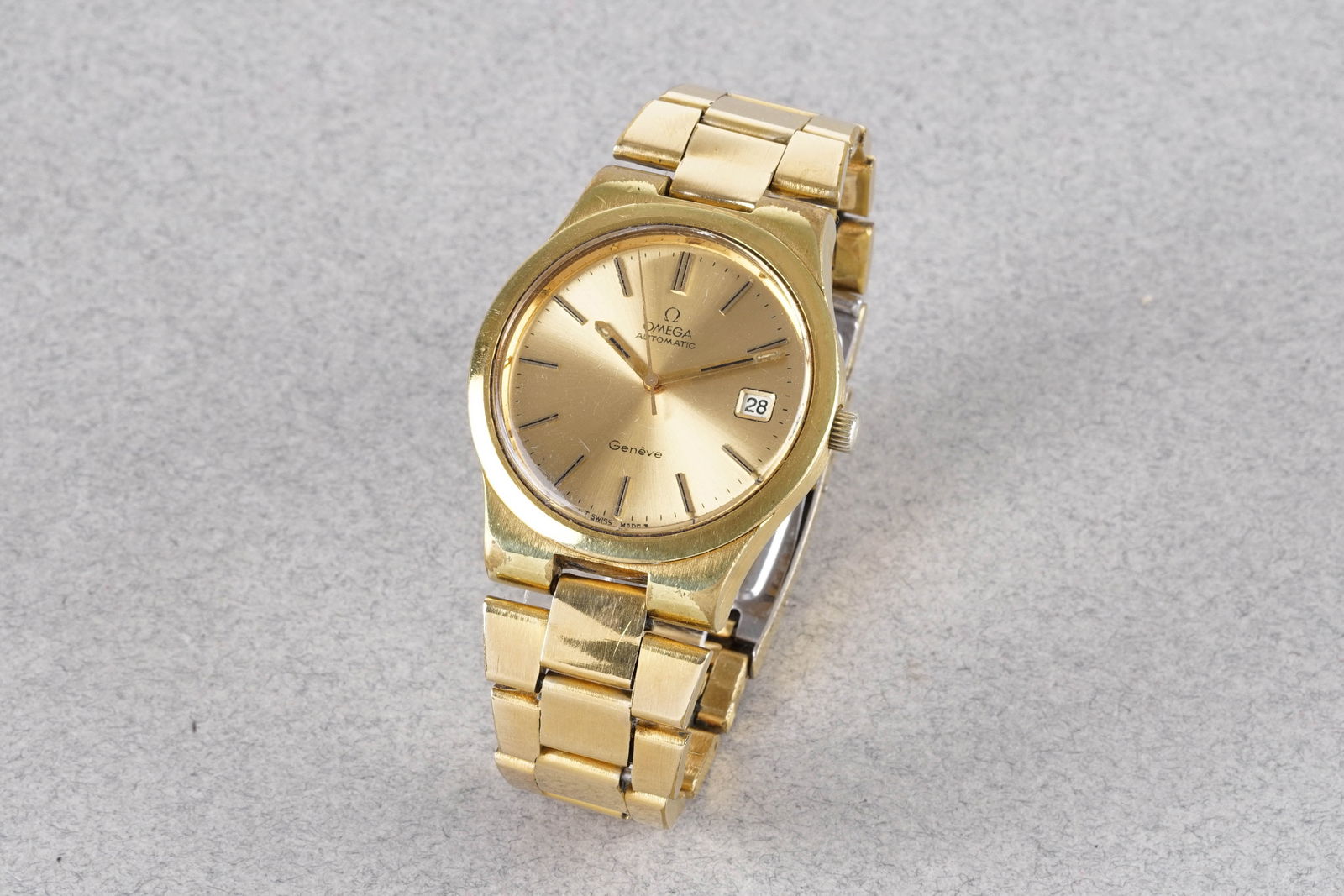 OMEGA AUTOMATIC GENEVE DATE WRISTWATCH (1 of 4)