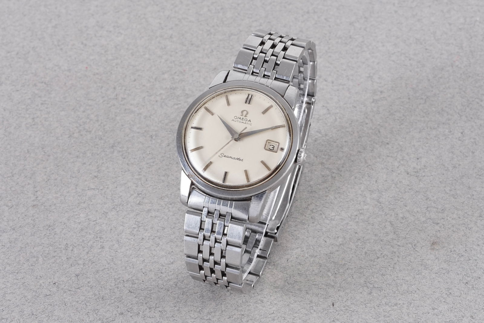 OMEGA SEAMASTER DATE AUTOMATIC WRISTWATCH (1 of 4)