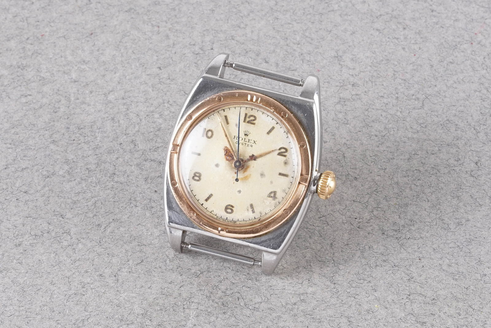 ROLEX OYSTER STEEL & GOLD REF. 3359: ROLEX OYSTER STEEL & GOLD REF. 3359, this watch is fitted with a circular patina dial with arabic numeral hour markers and gold leaf hands. The 30mm stainless steel & gold case is fitted with