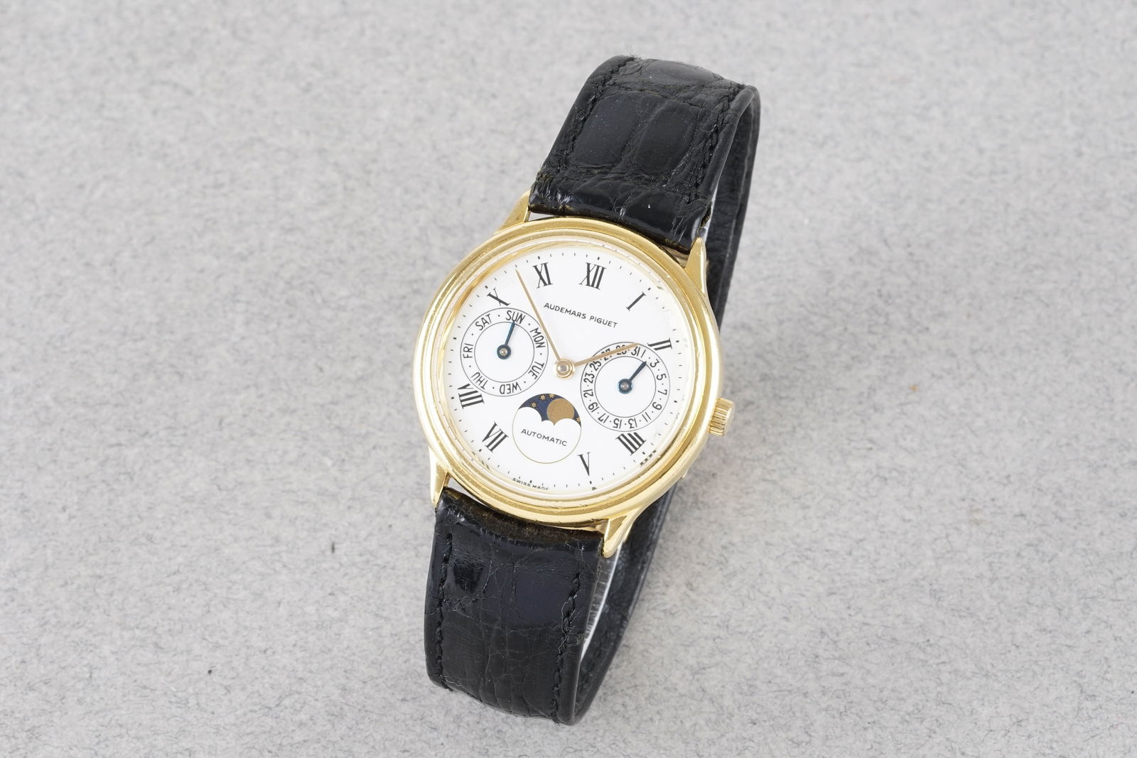 AUDEMARS PIGUET CALENDAR MOONPHASE 18CT GOLD AUTOMATIC REF. 25589BA (1 of 4)