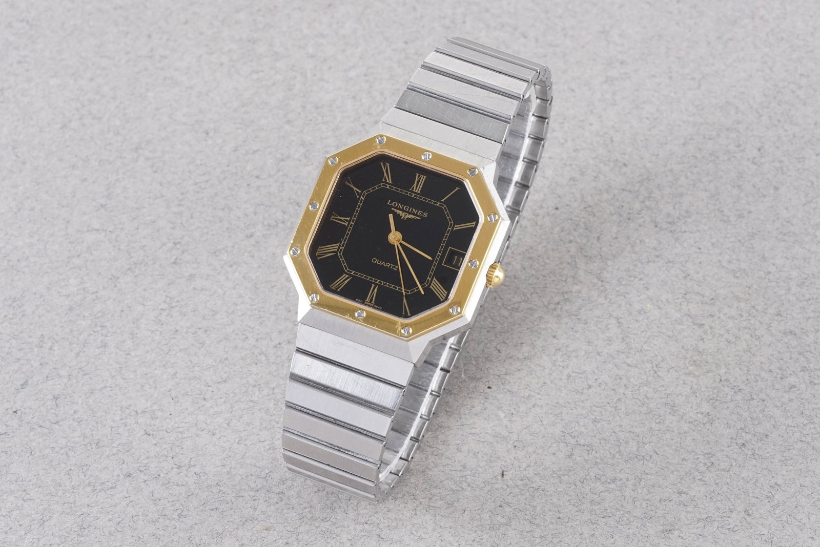 *TO BE SOLD WIHTOUT RESERVE* LONGINES DATE STEEL & GOLD QUARTZ WRISTWATCH: *TO BE SOLD WIHTOUT RESERVE* LONGINES DATE STEEL & GOLD QUARTZ WRISTWATCH, this watch is fitted with a black dial with roman numeral hour markers and hands. The 32mm two tone case is fitted with a