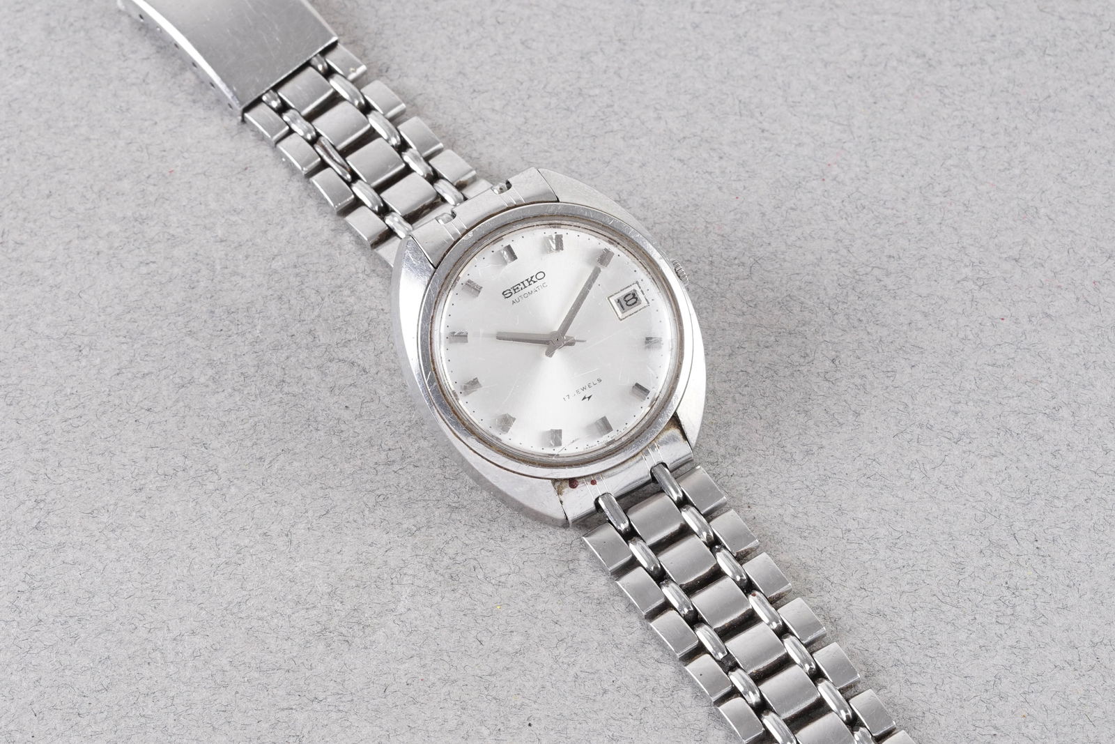 *TO BE SOLD WIHTOUT RESERVE* SEIKO AUTOMATIC DATE WRISTWATCH REF. 7005-8030 - 2