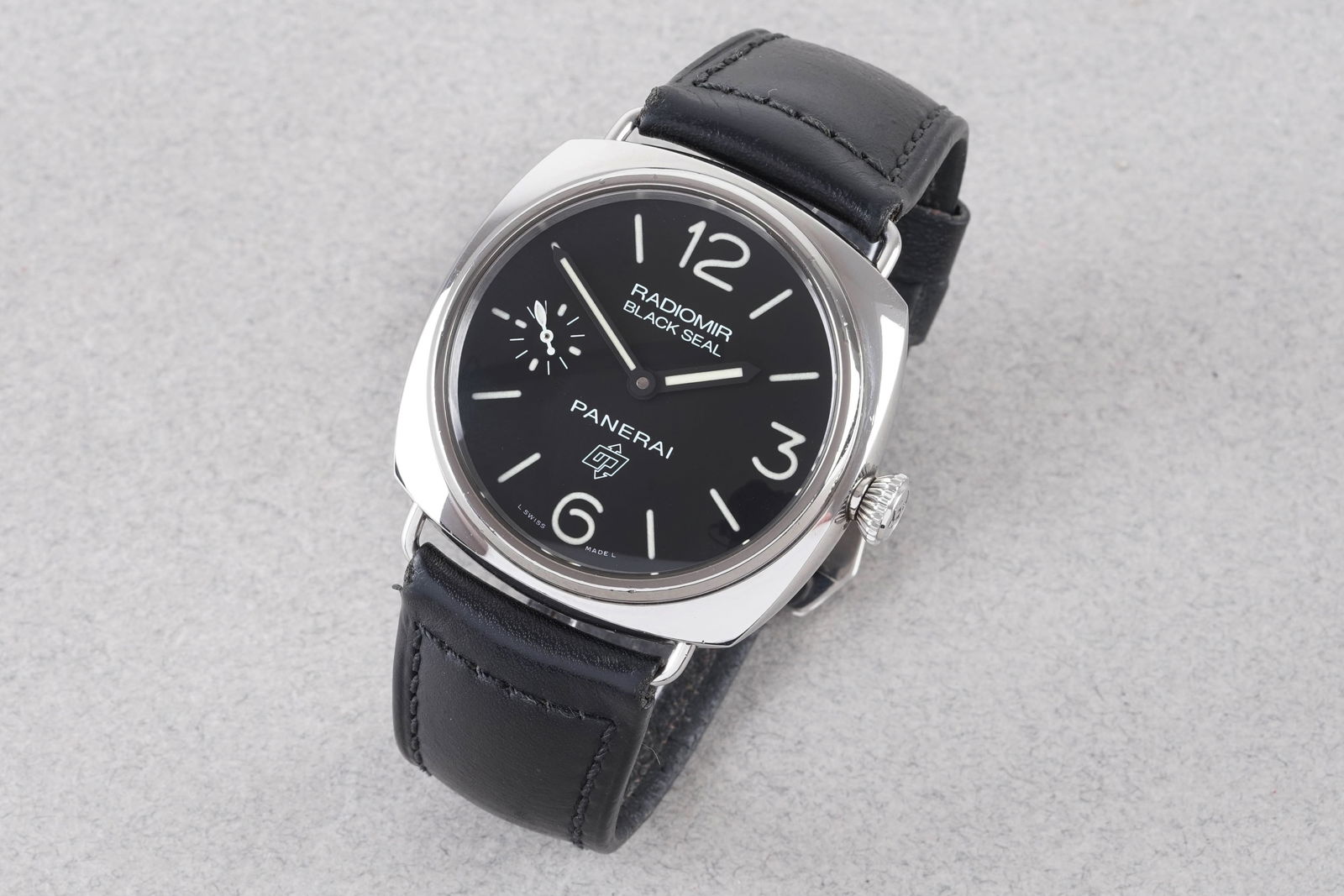 PANERAI RADIOMIR BLACK SEAL W/ GUARANTEE PAPERS REF. PAM00380: PANERAI RADIOMIR BLACK SEAL W/ GUARANTEE PAPERS REF. PAM00380, this watch is a ref. PAM00380 and is fitted with a circular black dial with hour markers and hands. The 45mm stainless steel case is