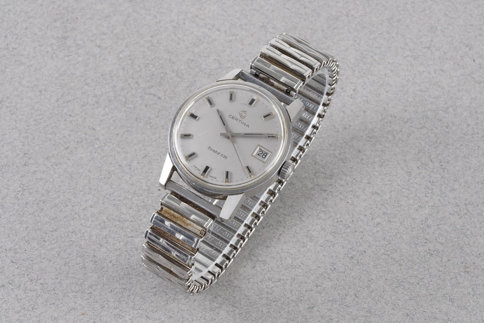 *TO BE SOLD WITHOUT RESERVE* CERTINA BRISTOL 234 DATE WRISTWATCH: *TO BE SOLD WIHTOUT RESERVE* CERTINA BRISTOL 234 DATE WRISTWATCH, this watch is fitted with a circular grey/silver dial with hour markers and hands. The 34mm stainless steel case is fitted with a