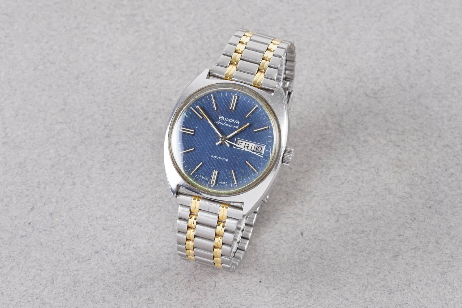 BULOVA AMBASSADOR AUTOMATIC WRISTWATCH: BULOVA AMBASSADOR AUTOMATIC WRISTWATCH, this watch is fitted with a circular blue dial with applied stick hour markers and hands. The 36mm stainless steel case is fitted with a Bulova signed crown