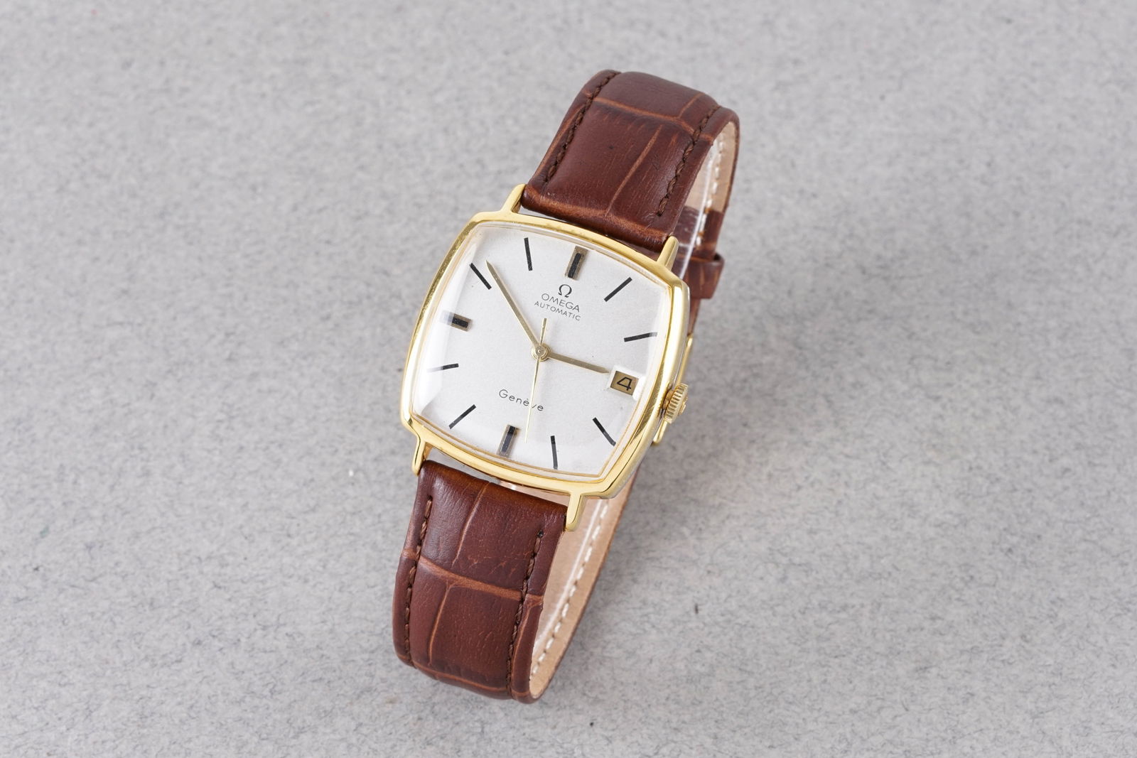 OMEGA GENEVE AUTOMATIC DATE GOLD PLATED WRISTWATCH CIRCA 1969 (1 of 4)