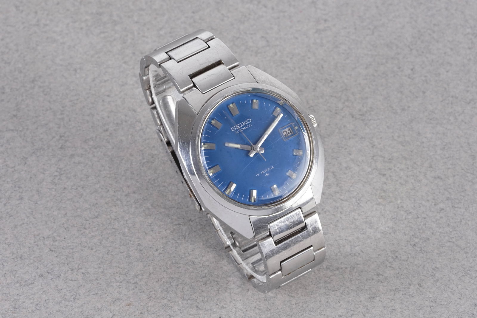 SEIKO AUTOMATIC DATE WRISTWATCH REF. 7005-8210 CIRCA 1975 - 2