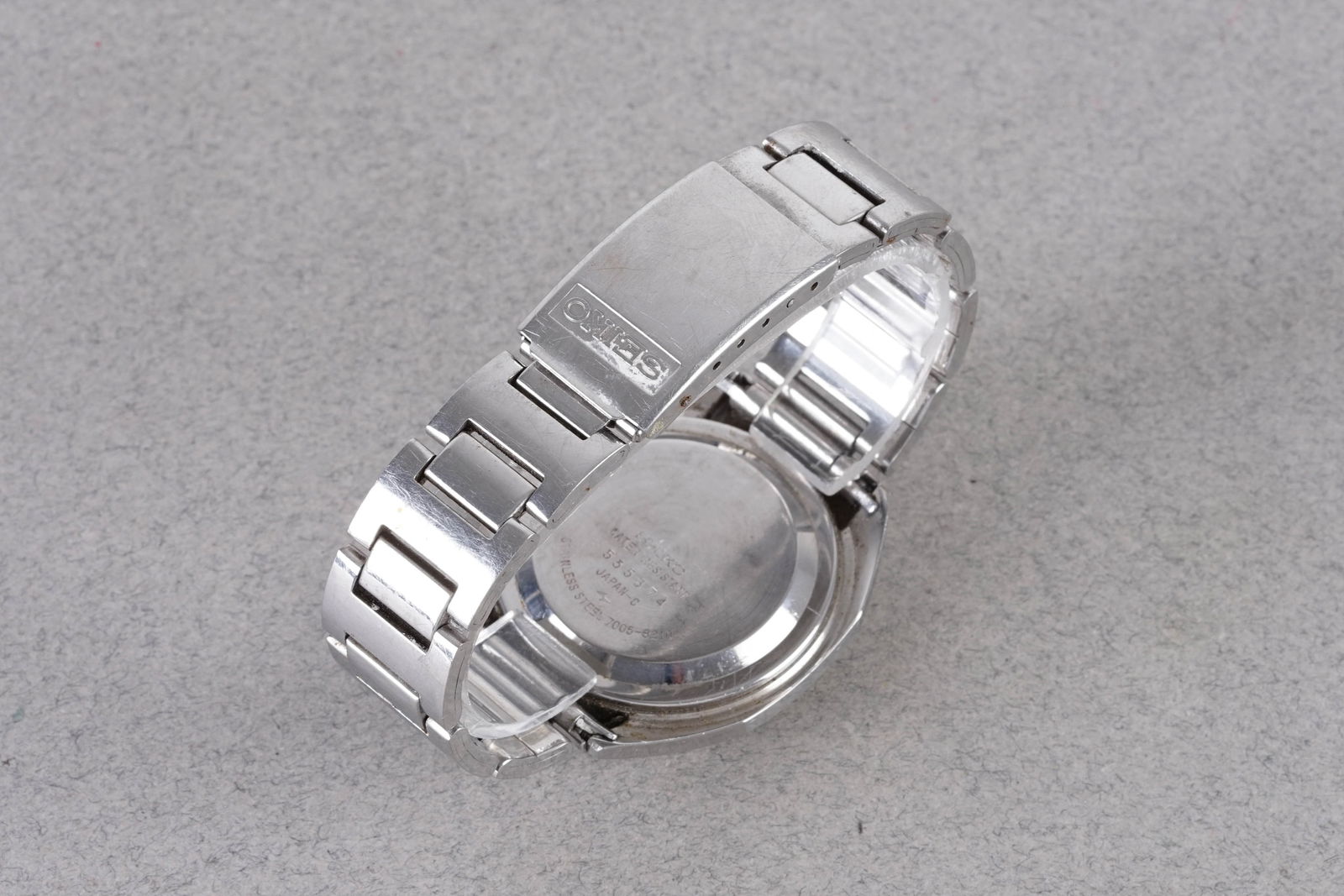 SEIKO AUTOMATIC DATE WRISTWATCH REF. 7005-8210 CIRCA 1975 - 3