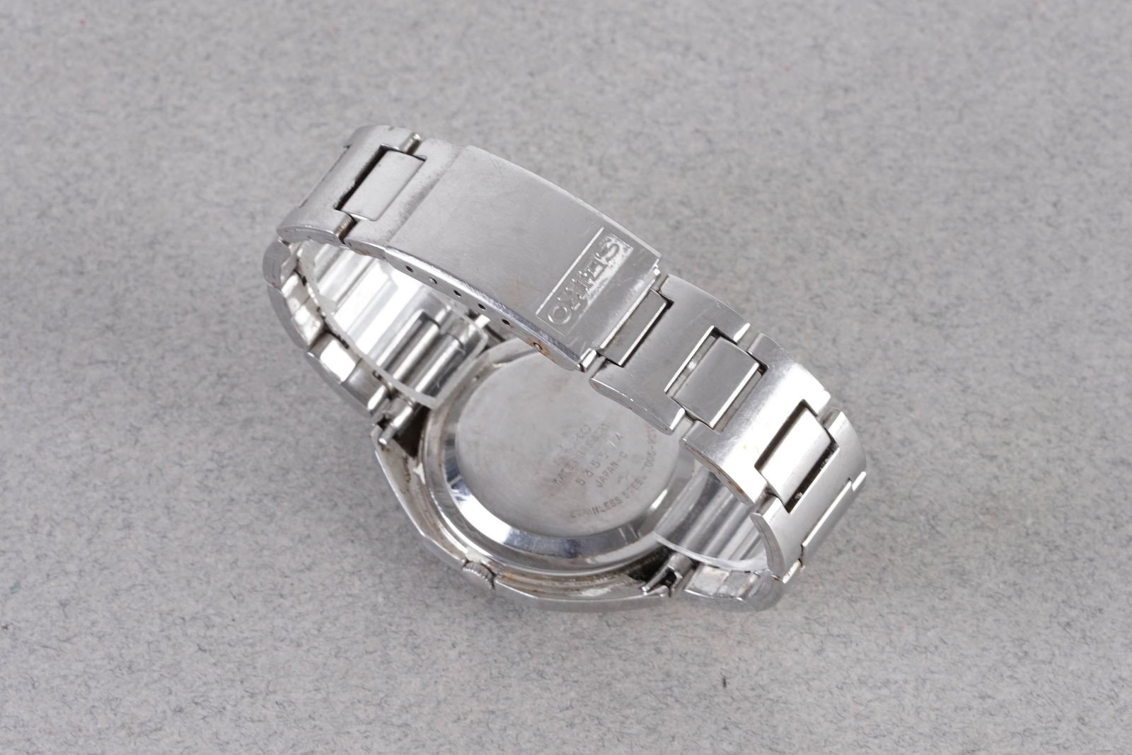 SEIKO AUTOMATIC DATE WRISTWATCH REF. 7005-8210 CIRCA 1975 - 4