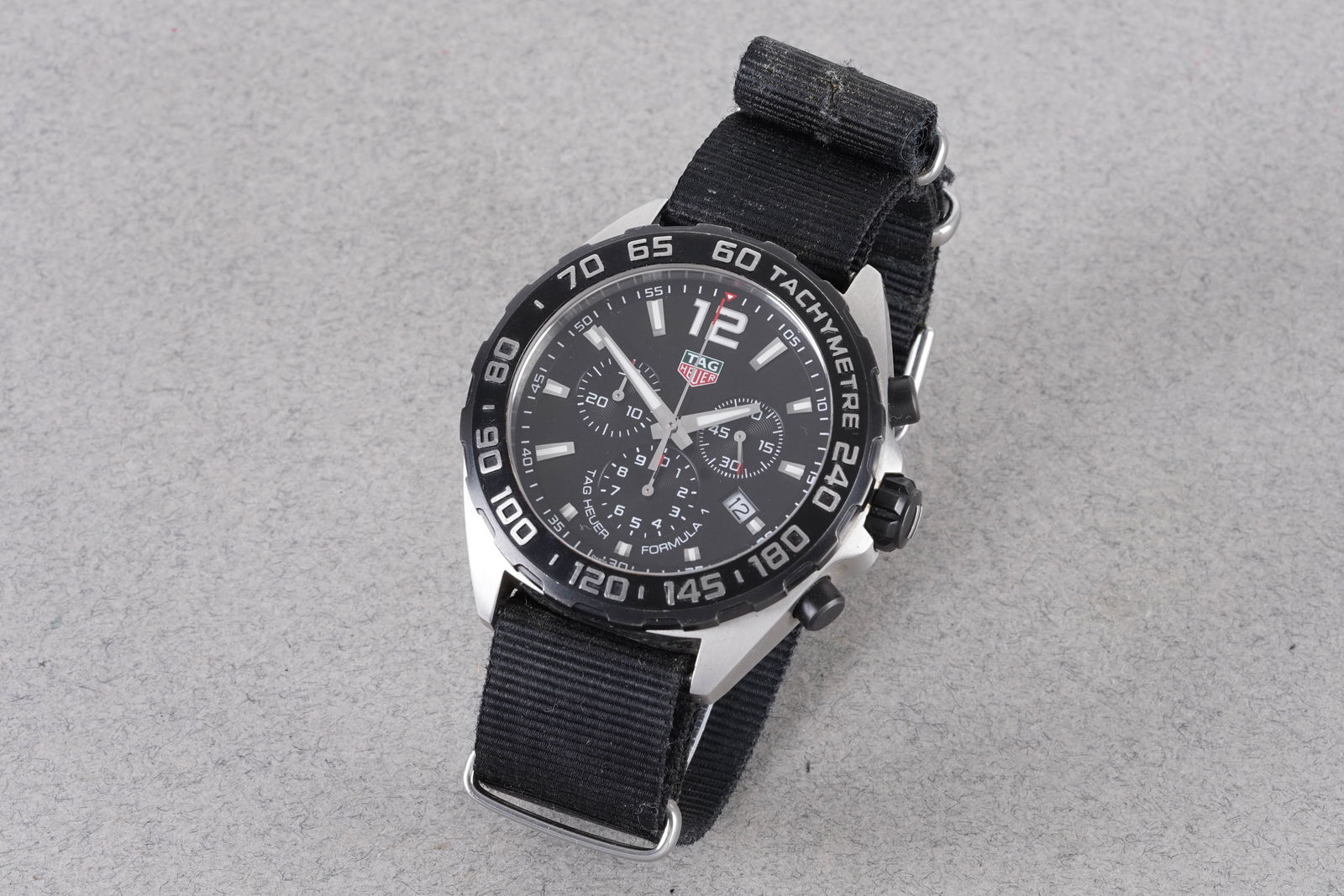 TAG HEUER FORMULA 1 DATE W/ BOX & GUARANTEE PAPERS REF. CAZ1010 CIRCA 2016 - 2