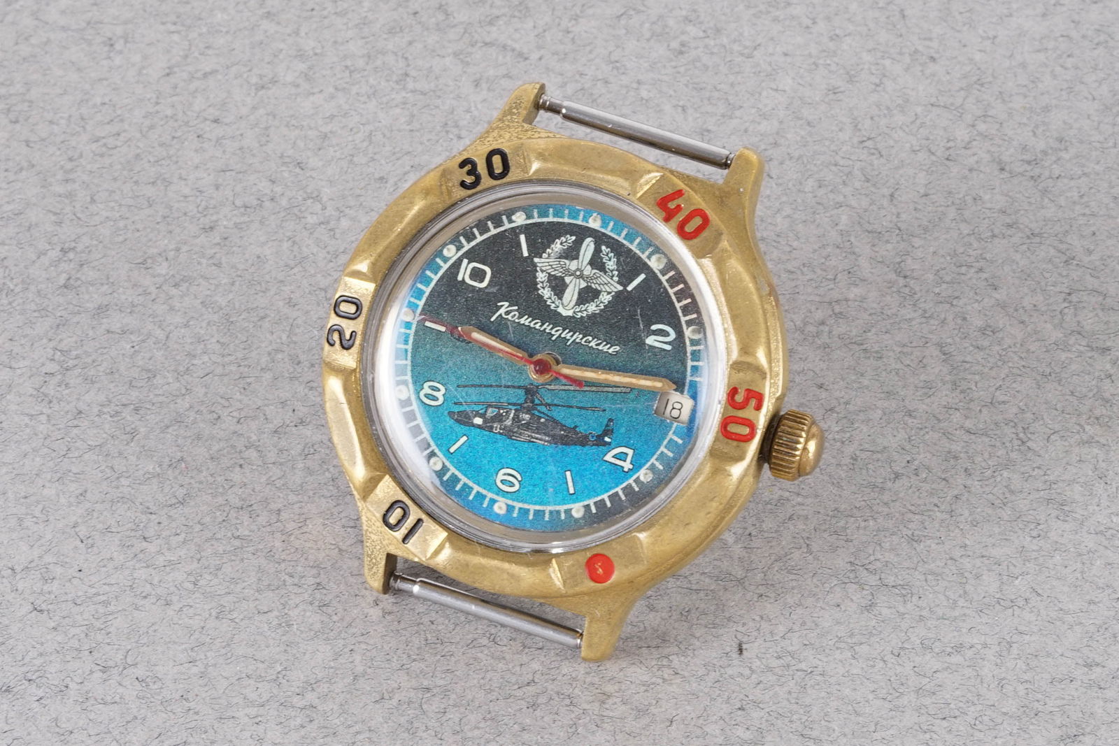 VOSTOK KOMANDIRSKIE SOVIET UNION RUSSIAN MILITARY USSR WRISTWATCH: VOSTOK KOMANDIRSKIE SOVIET UNION RUSSIAN MILITARY USSR WRISTWATCH, this watch is fitted with a circular dial with a date window, applied hour markers and hands. The 40mm case is fitted with a cro