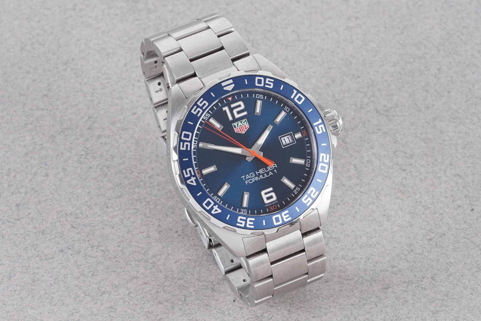 TAG HEUER FORMULA 1 DATE W/ BOX REF. WAZ1010 - 3