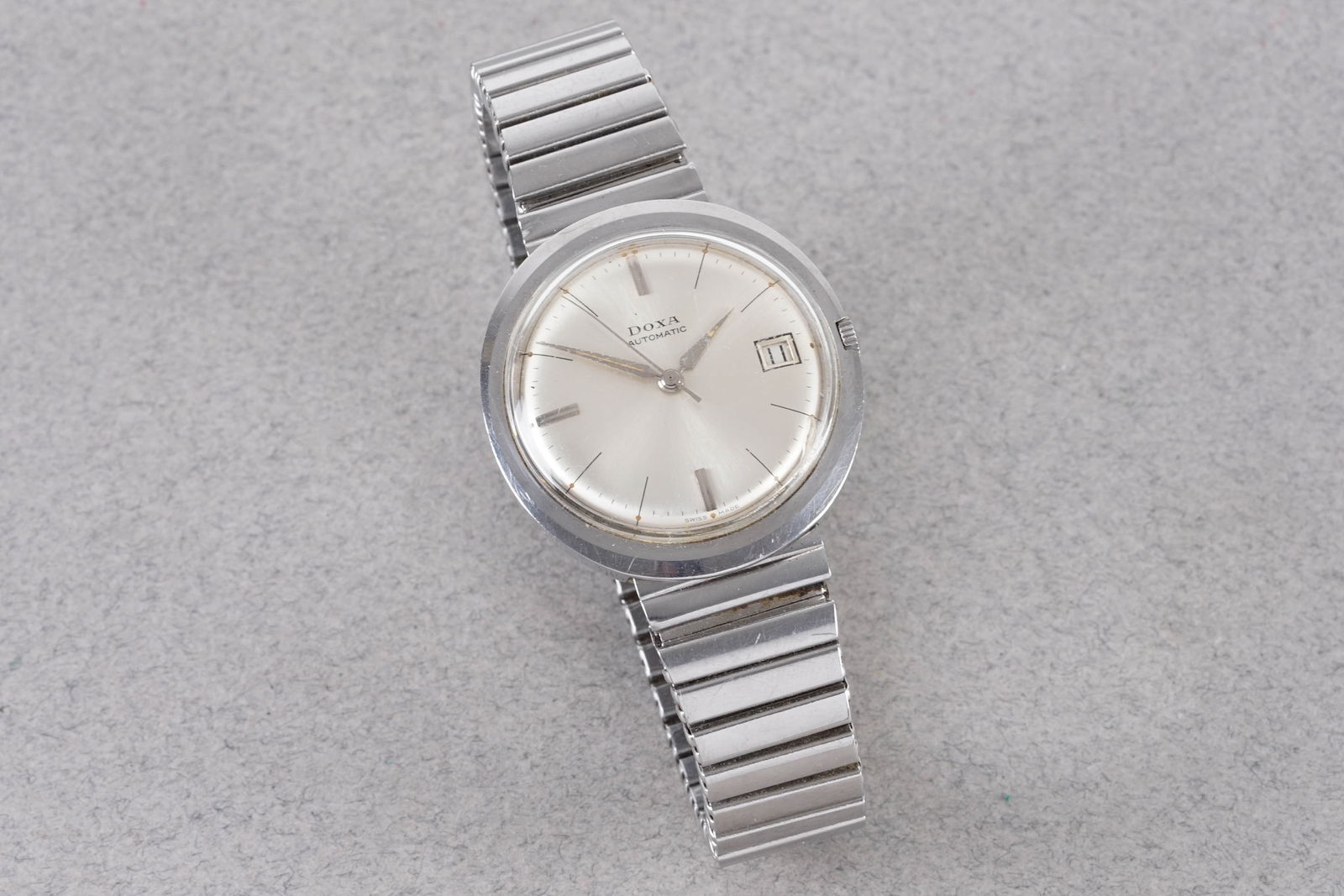 DOXA AUTOMATIC DATE WRISTWATCH - 2