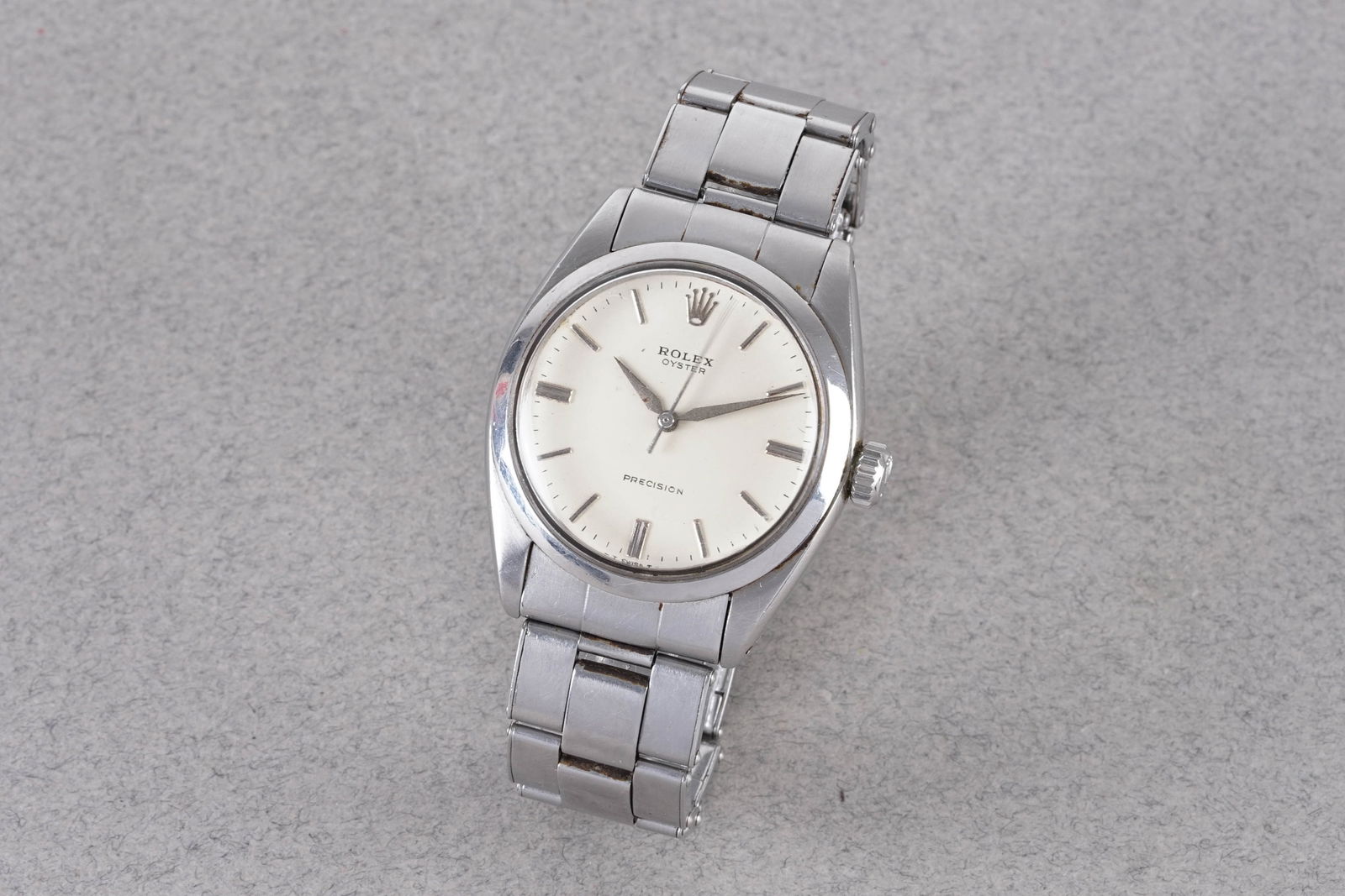 ROLEX OYSTER PRECISION WRISTWATCH: ROLEX OYSTER PRECISION WRISTWATCH, this watch is fitted with a circular off white dial with spplied stick hour markers and alpha hands. The 34mm stainless steel case is fitted with a rolex crown and a
