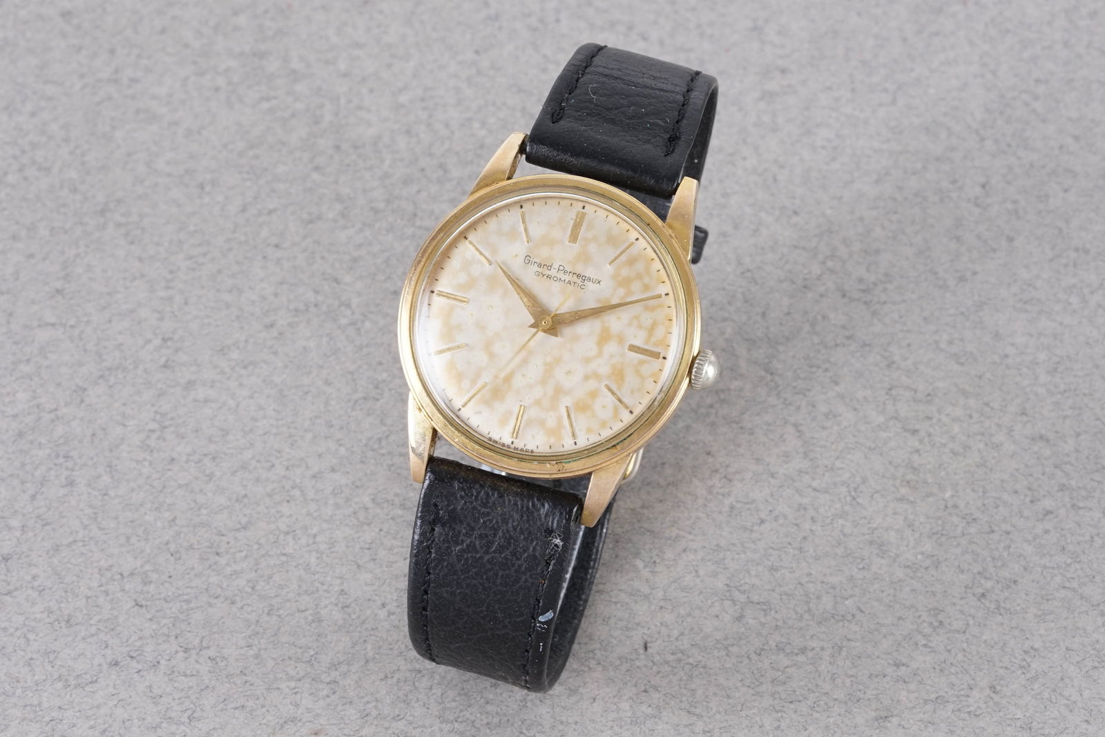 GIRARD-PERREGAUX GYROMATIC GOLD PLATED WRISTWATCH: GIRARD-PERREGAUX GYROMATIC GOLD PLATED WRISTWATCH, this watch is a ref. and is fitted with a circular dial with hour markers and hands. The mm case is fitted with a crown and a case back. Inside is a