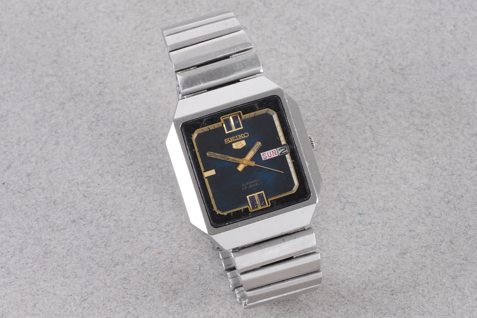 SEIKO 5 DAY DATE AUTOMATIC REF. 6349-552A CIRCA 1986 - 2