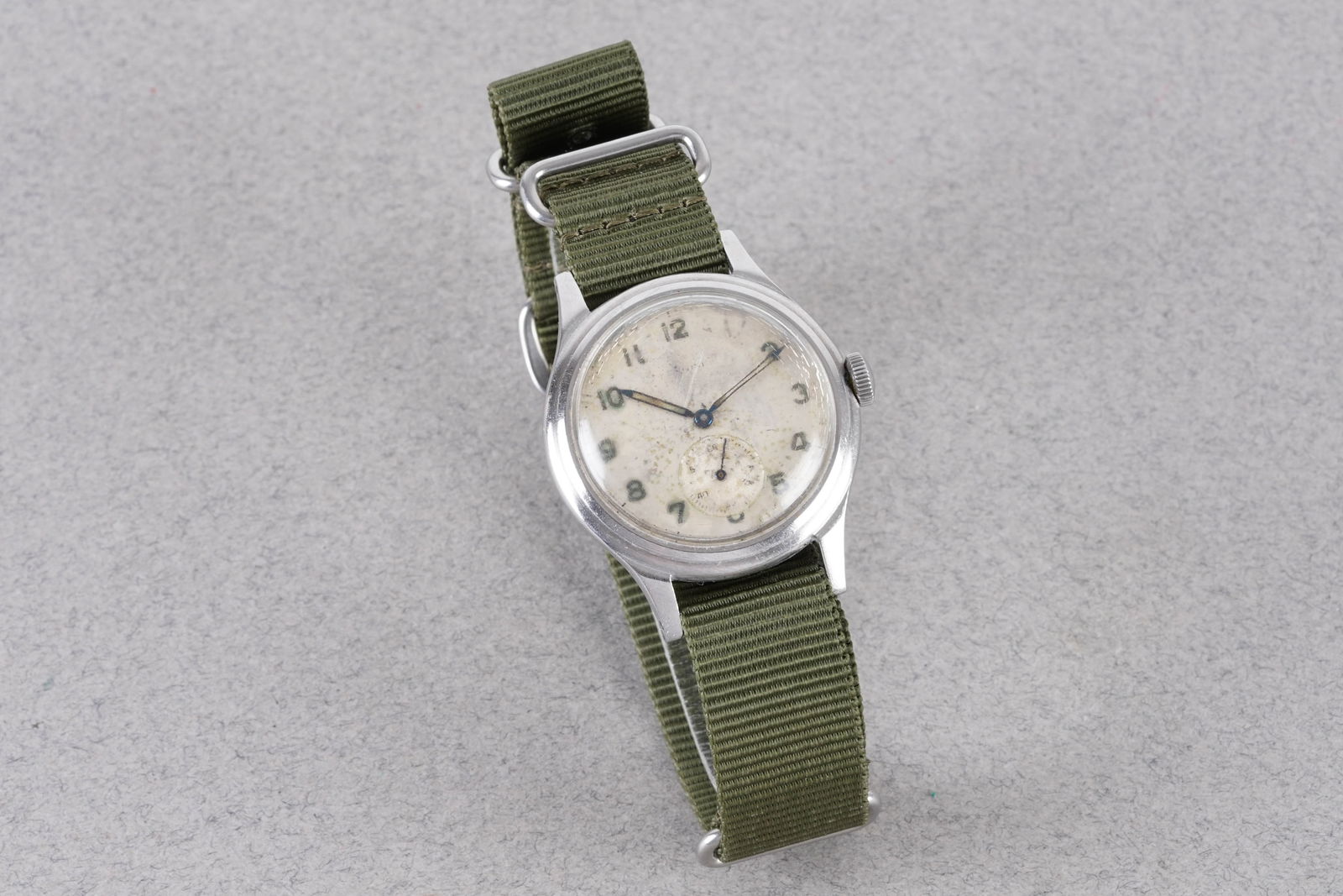 LONGINES MILITARY STYLE WRISTWATCH CIRCA 1944 - 2