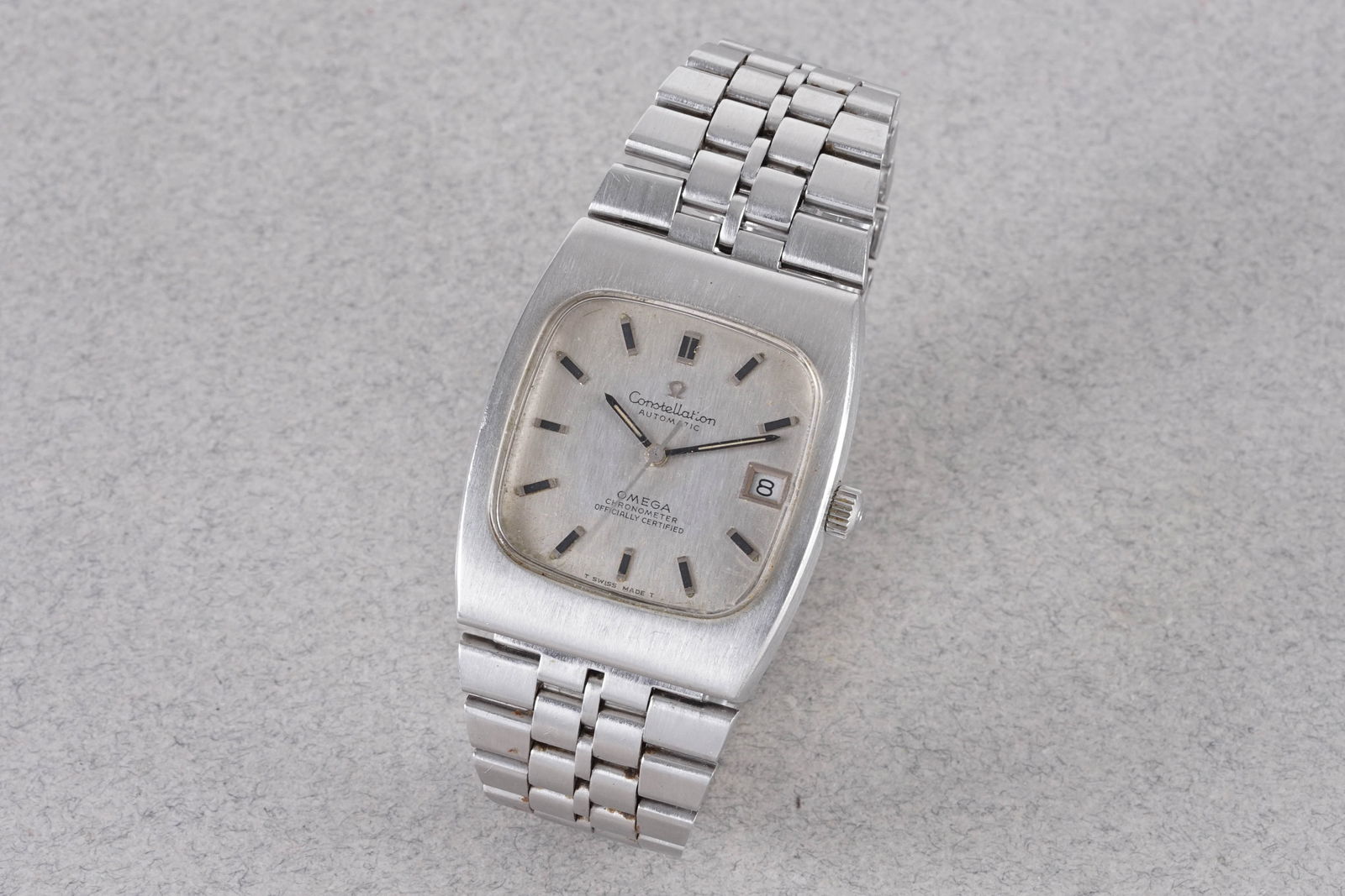 OMEGA CONSTELLATION TV DIAL AUTOMATIC CHRONOMETER DATE: OMEGA CONSTELLATION TV DIAL AUTOMATIC CHRONOMETER DATE, this watch is fitted with a rounded silver dial with a dat window, applied hour markers and hands. The 33mm stainless steel case is fitted with