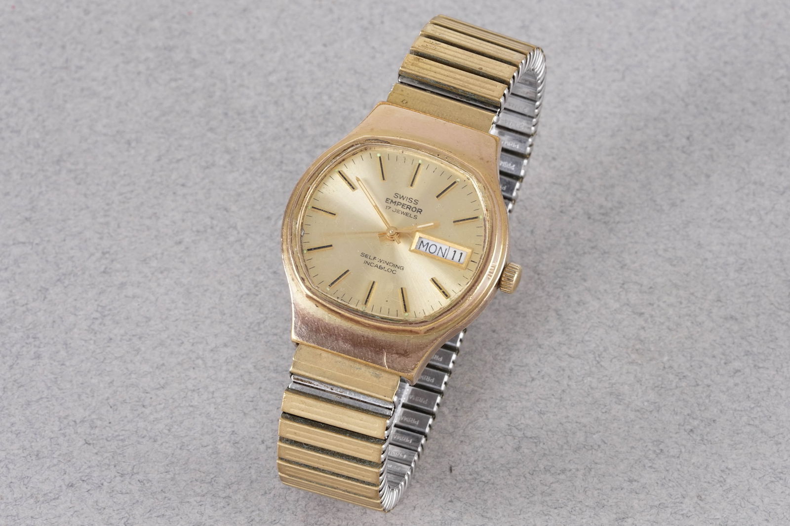 SWISS EMPEROR SELF WINDING DAY DATE WRISTWATCH (1 of 4)