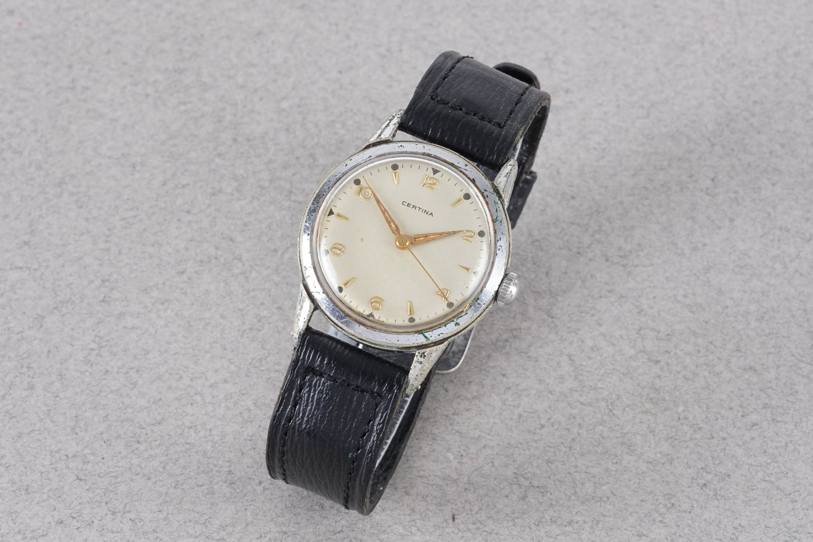 CERTINA WRISTWATCH: CERTINA WRISTWATCH, this watch is fitted with a circular patina dial with applied hour markers and hands. The 32mm case is fitted with a crown and a case back. Inside is a manually wound movement whic