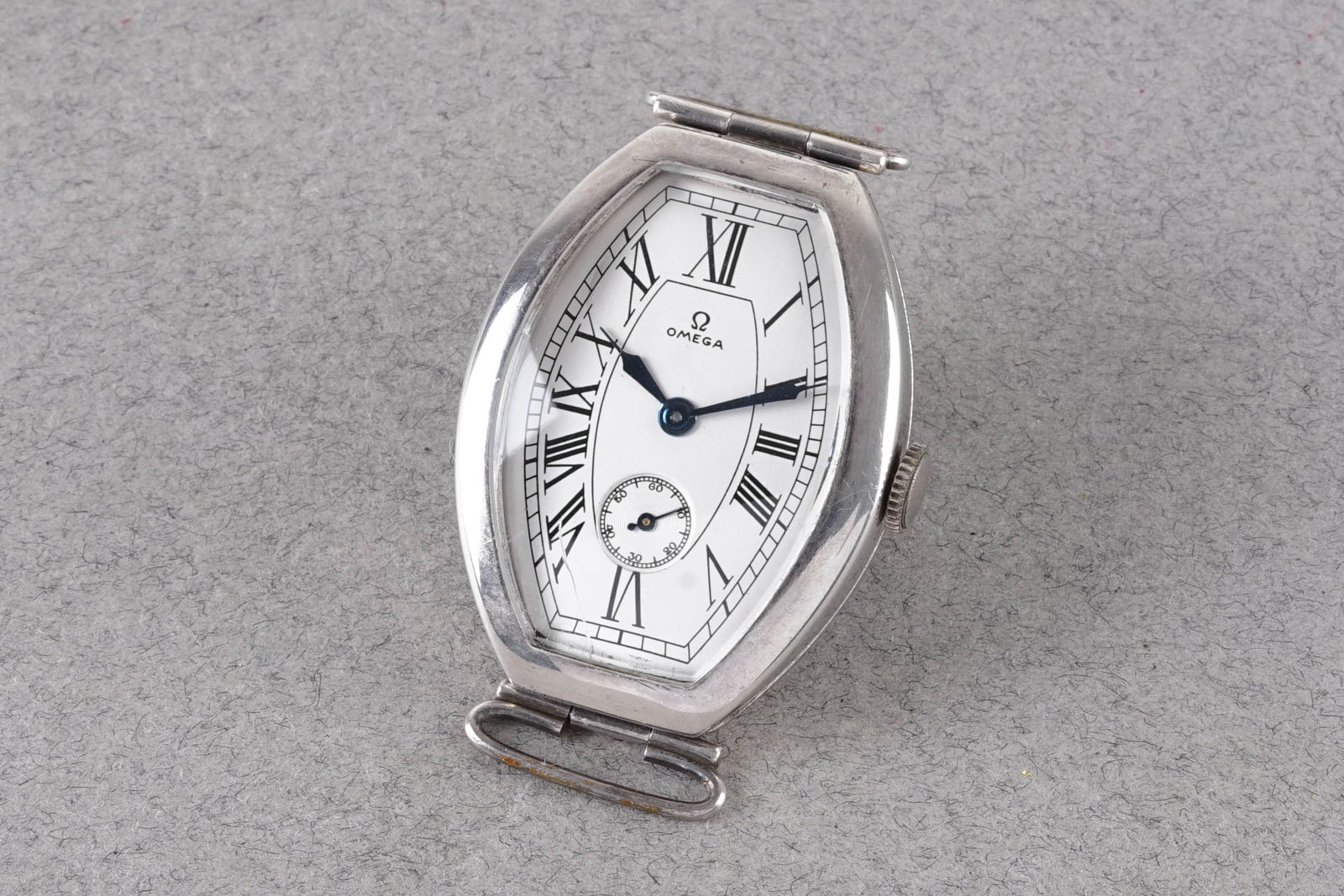 OMEGA OVERSIZE XL TONNEAU WRISTWATCH: OMEGA OVERSIZE XL TONNEAU WRISTWATCH, this watch is fitted with a tonneau dial with roman numeral hour markers, a subsidiary seconds dial and gun metal blue hands. The 31x44mm case is fitted with a cr