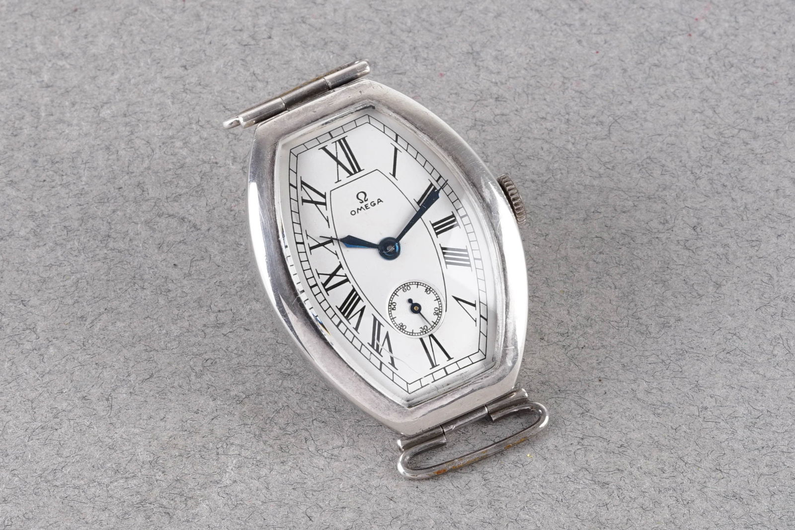 OMEGA OVERSIZE XL TONNEAU WRISTWATCH - 2