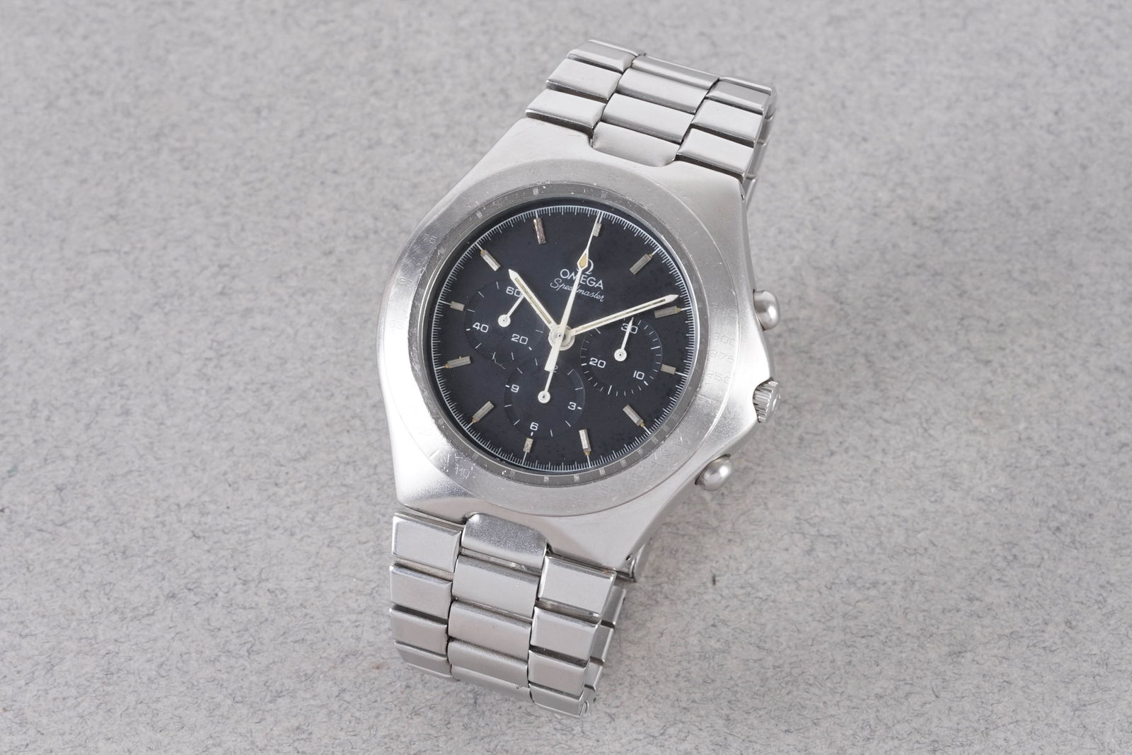OMEGA SPEEDMASTER TEUTONIC CHRONOGRAPH REF.: OMEGA SPEEDMASTER TEUTONIC CHRONOGRAPH REF. , this watch is a ref. and is fitted with a circular dial with hour markers and hands. The mm case is fitted with a crown and a case back. Inside is a