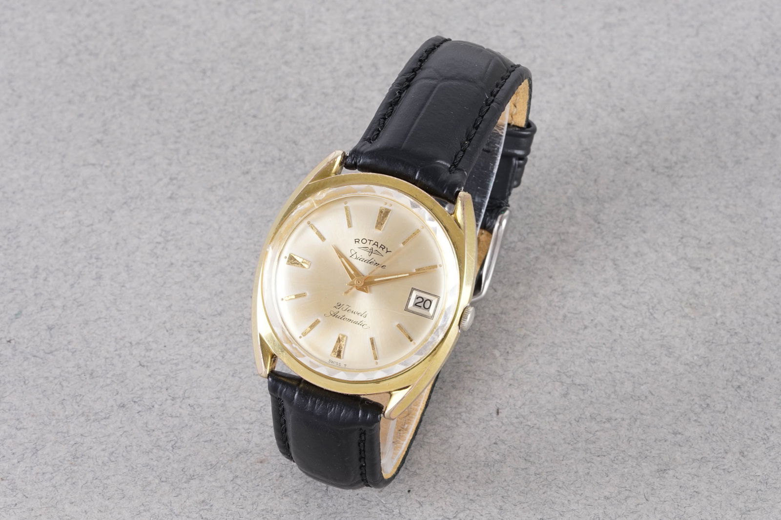 ROTARY DIADEME AUTOMATIC DATE GOLD PLATED WRISTWATCH: ROTARY DIADEME AUTOMATIC DATE GOLD PLATED WRISTWATCH, this watch is fitted with a circular dial with a date window, gold applied hour markers and hands. The 33mm gold tone case is fitted with a crown