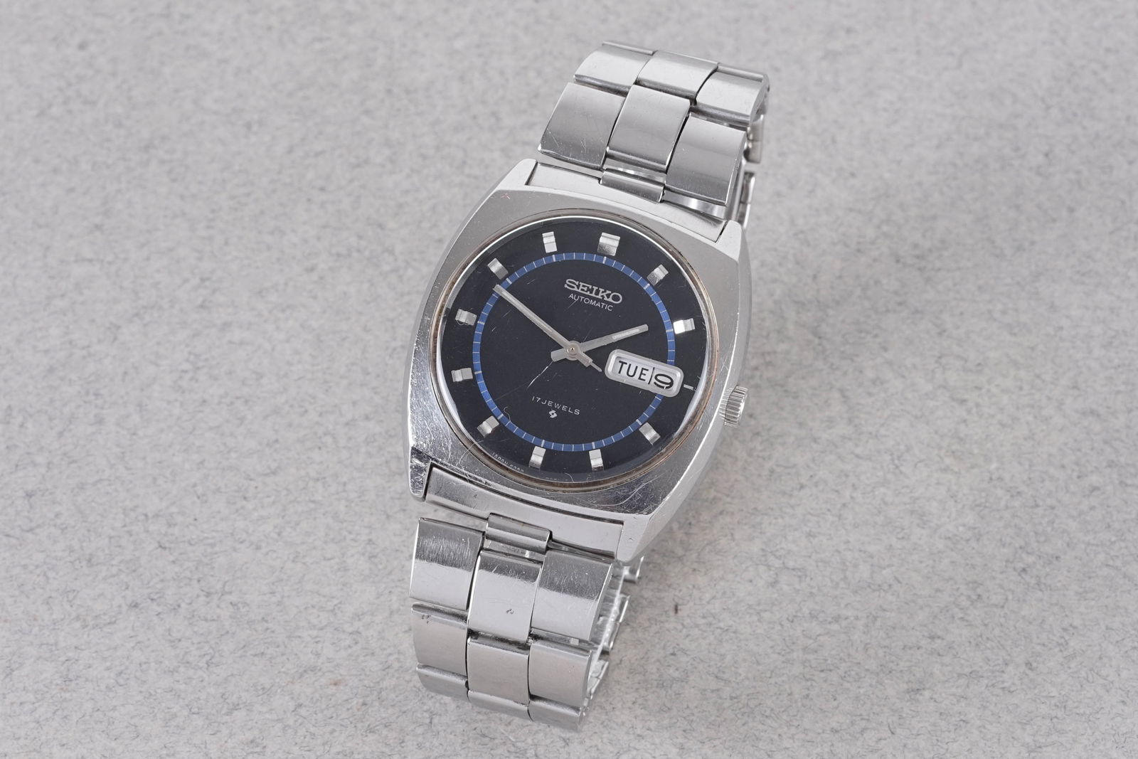 SEIKO AUTOMATIC DAY DATE REF. 6309-8080: SEIKO AUTOMATIC DAY DATE REF. 6309-8080, this watch is a ref. 6309-8080 and is fitted with a circular two tone dark blue dial with a day date window, applied hour markers and hands. The 36mm stainless