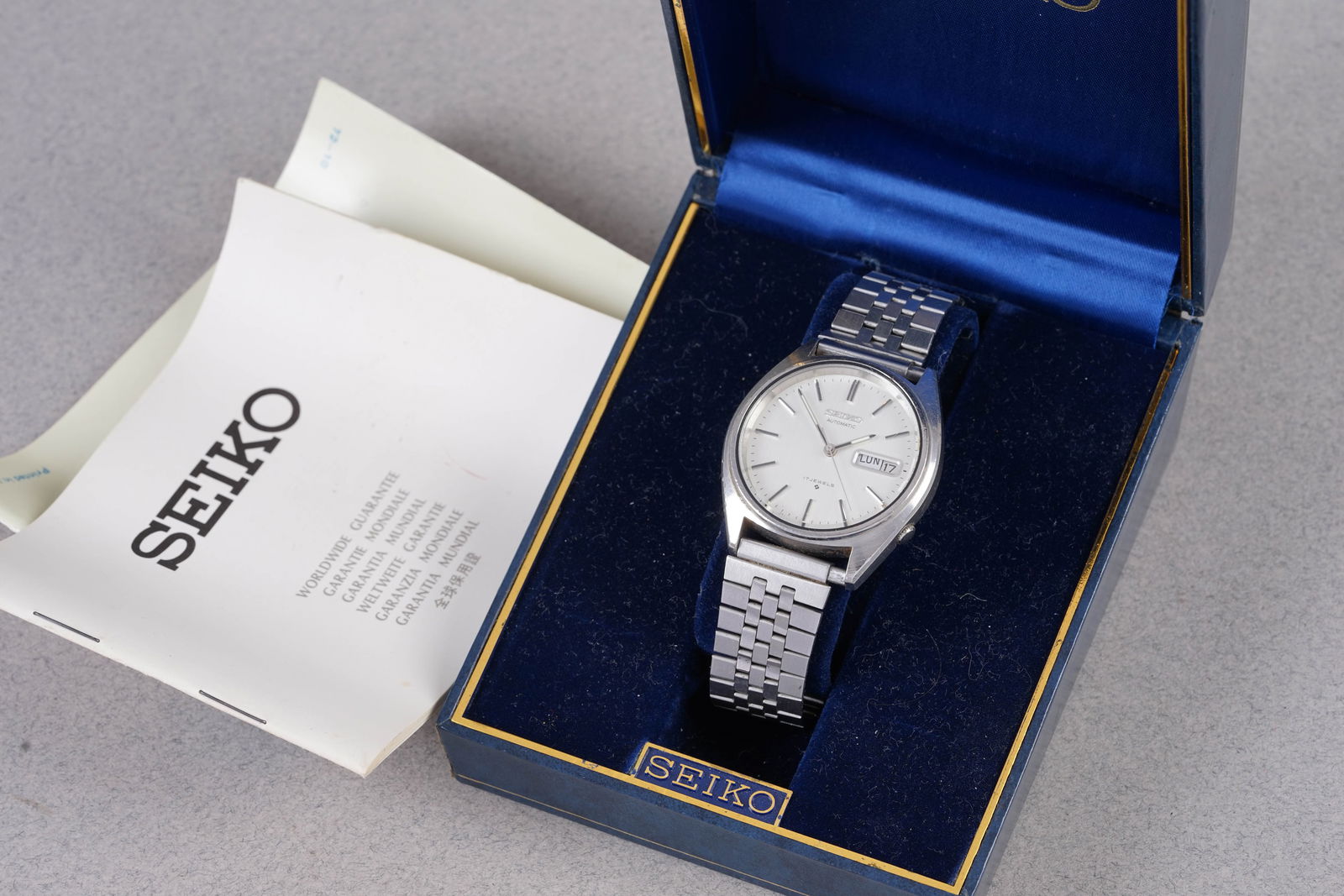 SEIKO AUTOMATIC DAY DATE WRISTWATCH REF. 6309-8240: SEIKO AUTOMATIC DAY DATE WRISTWATCH REF. 6309-8240, this watch is a ref. 6309-8240 and is fitted with a white circular dial day date window with baton hour markers and hands. The 34.5mm case is fitted