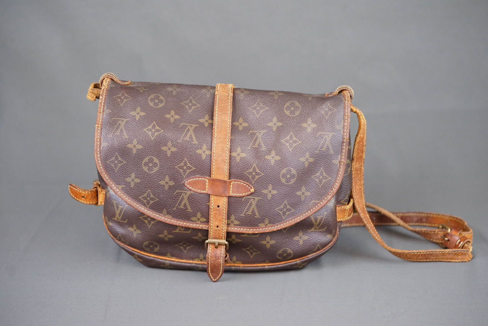 LOUIS VUITTON MONOGRAM SHOULDER BAG: LOUIS VUITTON MONOGRAM SHOULDER BAG, width 28cm, height 23cm, 12 depth cm. PLEASE NOTE: *This lot is elected for VAT (20%) on the hammer which will not apply for successful bidders outside of the UK
