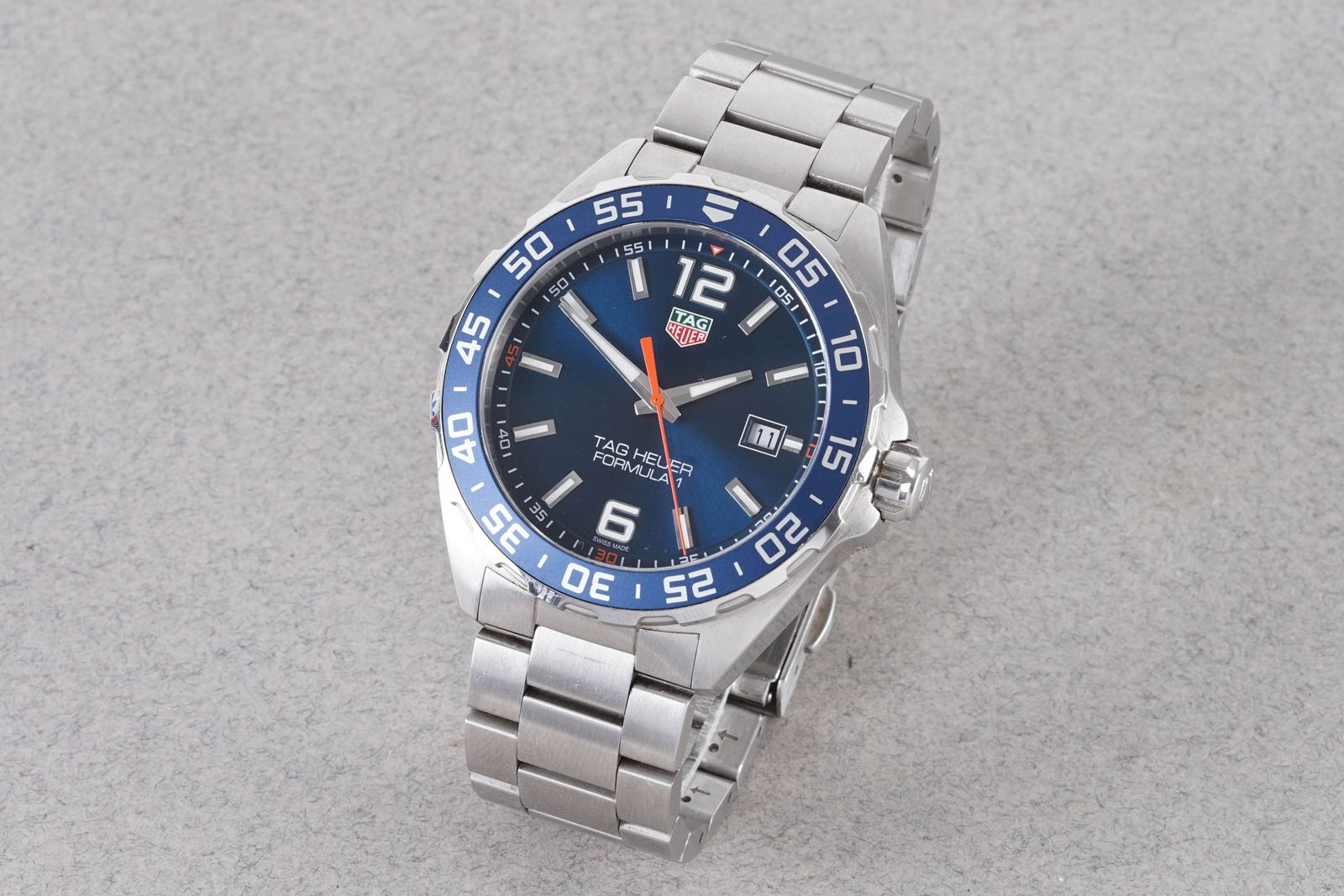 TAG HEUER FORMULA 1 DATE W/ BOX REF. WAZ1010 - 2