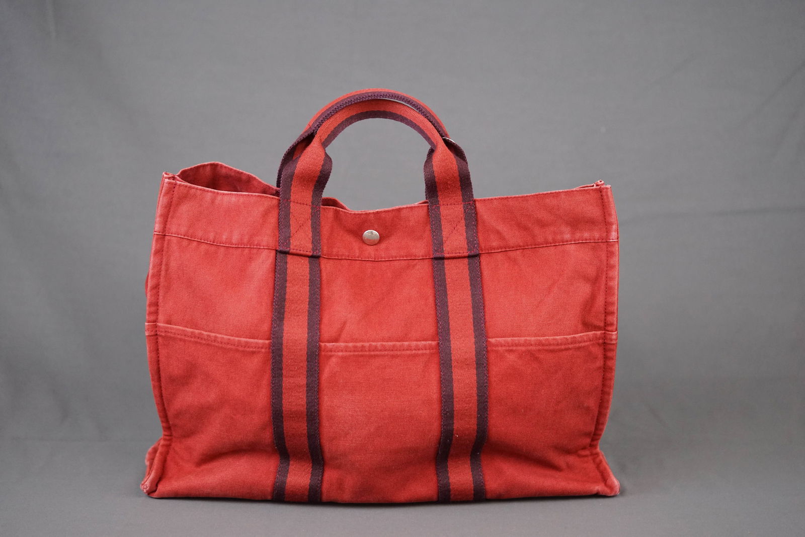 HERMES FURUTO MM TOTE BAG CANVAS RED: HERMES FURUTO MM TOTE BAG CANVAS RED, width 32cm, height 29cm, depth 10cm, condition rank: BC. PLEASE NOTE: *This lot is elected for VAT (20%) on the hammer which will not apply for successful