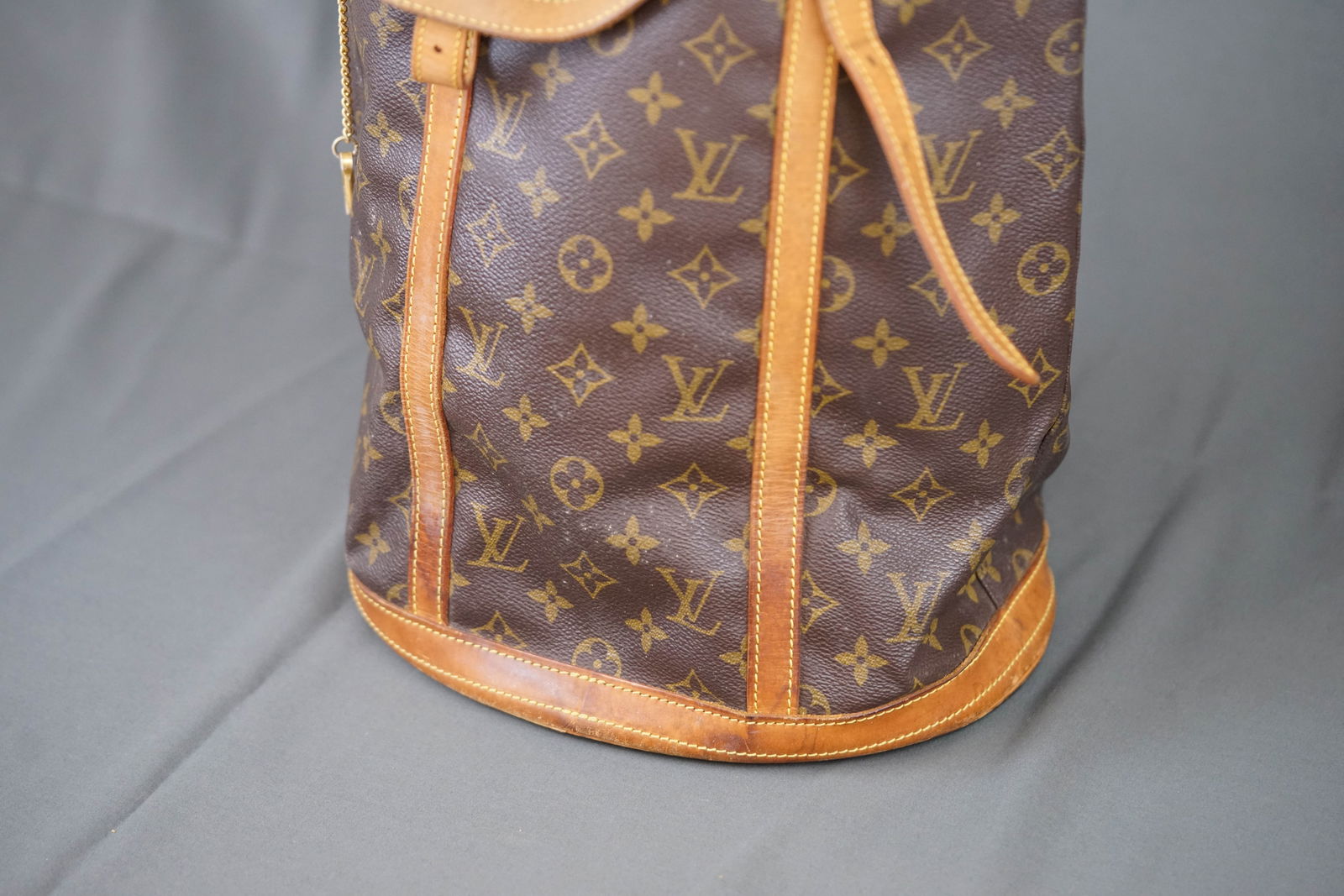 LOUIS VUITTON MONOGRAM BUCKET BAG - 3